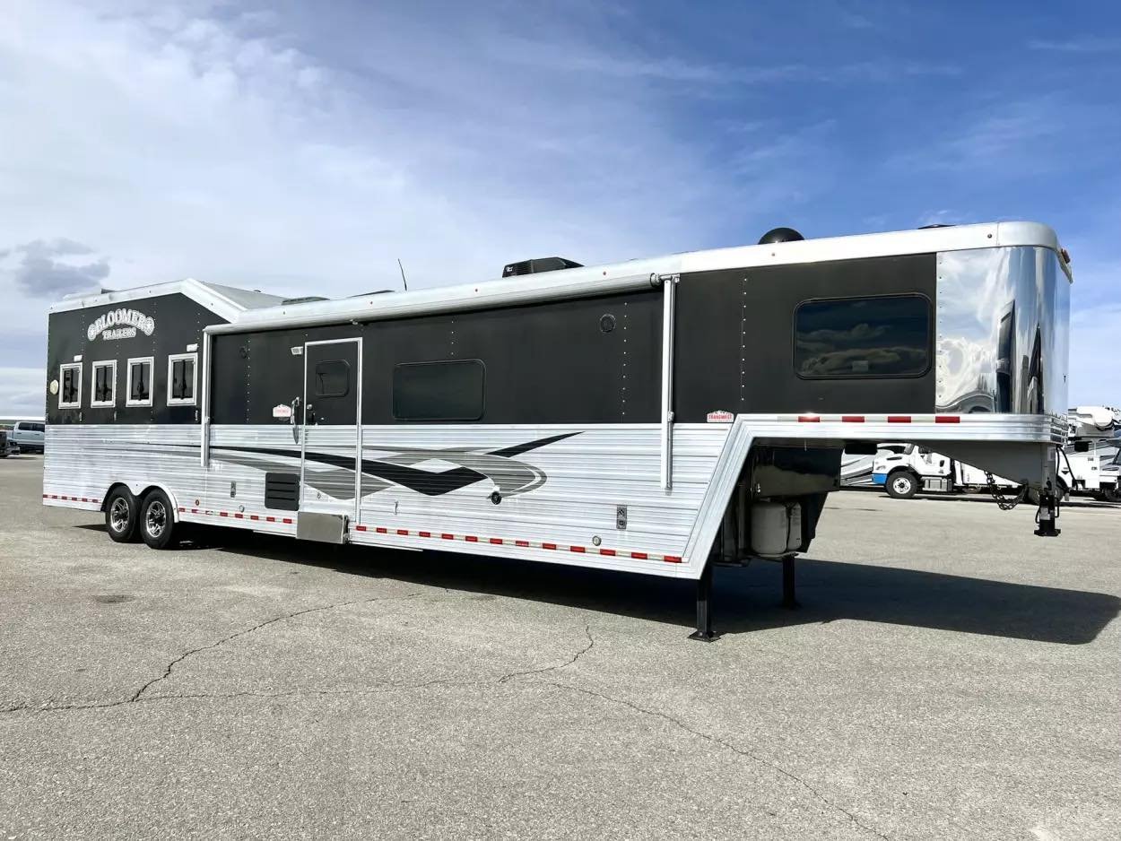 Used 2013 Bloomer 4 Horse 16′ LQ, 7’Slide, Air Ride, Pod, Mister/Water Sys Air ride, HWH Slide, Integrated Pod | Sea Shares